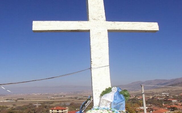 Πετροπόλεμος και ανθελληνικά συνθήματα στην τελετή για τους Έλληνες πεσόντες στην Αλβανία