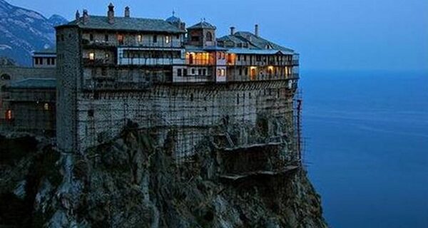 ΣΔΟΕ: Ο συνταξιούχος κροίσος και η συναλλαγή ανάμεσα σε μονή του Αγίου Όρους με κρατούμενο