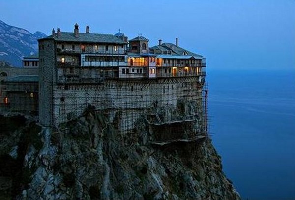 ΣΔΟΕ: Ο συνταξιούχος κροίσος και η συναλλαγή ανάμεσα σε μονή του Αγίου Όρους με κρατούμενο