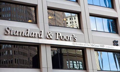 S&P: Η Ελλάδα στο χείλος της χρεοκοπίας