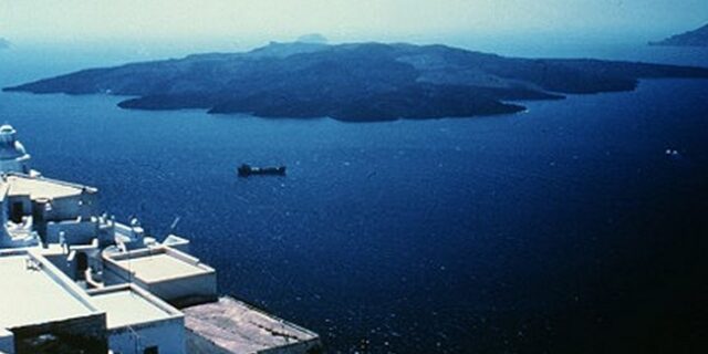 Κατεπειγόντως υπό 24ωρη παρακολούθηση το ηφαίστειο της Σαντορίνης