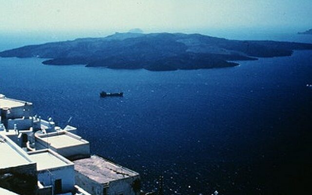 Κατεπειγόντως υπό 24ωρη παρακολούθηση το ηφαίστειο της Σαντορίνης