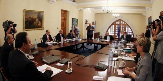 Οικονομία “Ώρα μηδέν” – Σενάριο για νέα συνάντηση Χριστόφια – Αρχηγών