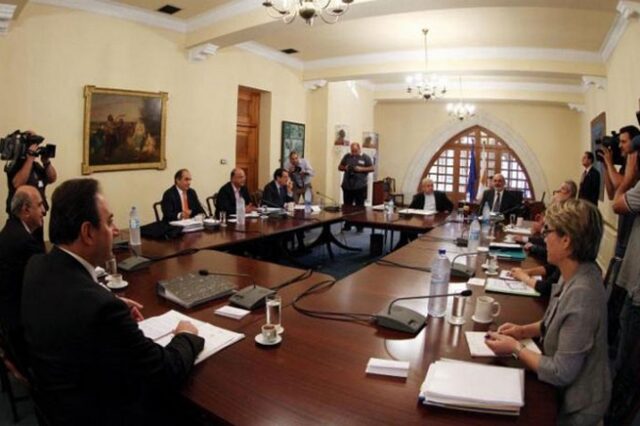 Οικονομία “Ώρα μηδέν” – Σενάριο για νέα συνάντηση Χριστόφια – Αρχηγών