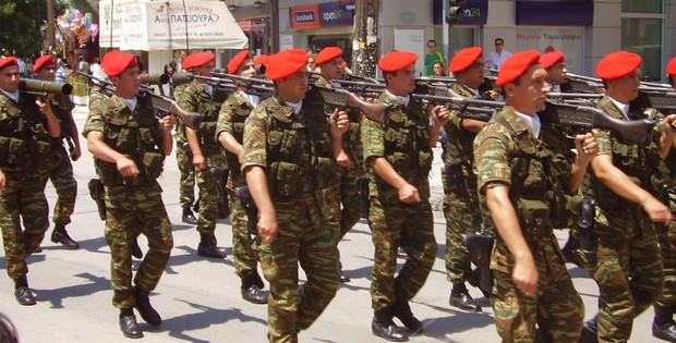 Μειώσεις 2% έως 35% στους μισθούς του στρατιωτικού προσωπικού