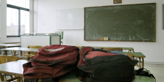 Καθηγητής σε αλλοδαπούς μαθητές: “Θα φωνάξω τη Χρυσή Αυγή”