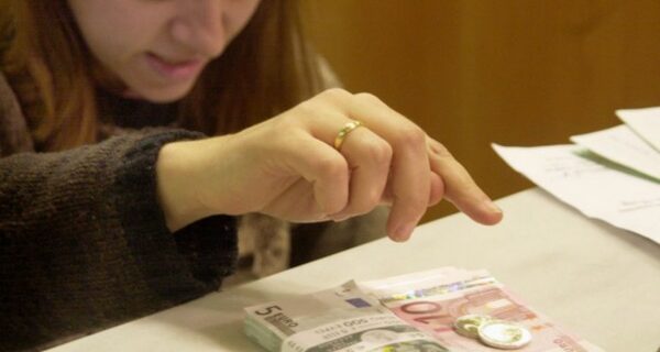 Σε ευνοϊκές ρυθμίσεις δανείων προσανατολίζεται η κυβέρνηση