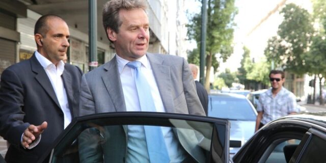 “Όχι” από την τρόικα σε επίδομα γάμου και επεκτασιμότητα των κλαδικών συλλογικών συμβάσεων
