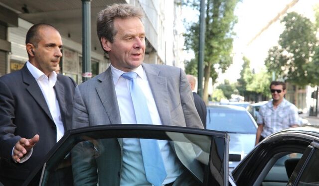 Αναδιάρθρωση του ελληνικού χρέους και 150 μεταρρυθμίσεις ζητά η τρόικα