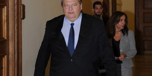 Η απαίτηση της τρόικας που προκάλεσε την “έκρηξη” Βενιζέλου