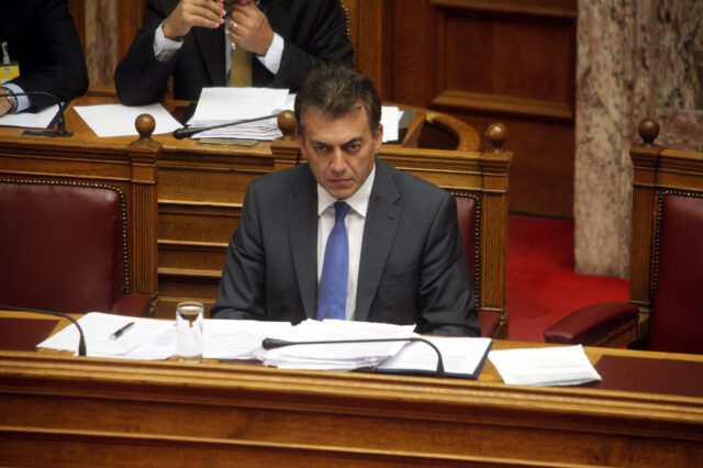 Γ. Βρούτσης: 10.550 ευρώ “στο κεφάλι” για τη μαύρη εργασία
