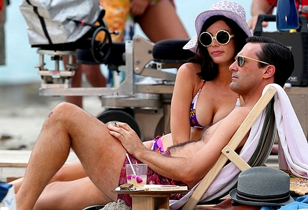 ”Mad Men”, σεζόν 6: Ο κύριος και η κυρία Ντρέιπερ παραθερίζουν στη Χαβάη