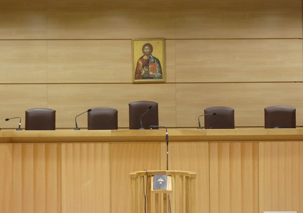 Έρευνα σε βάρος δύο εισαγγελέων για την “κυβέρνηση δοσίλογων”