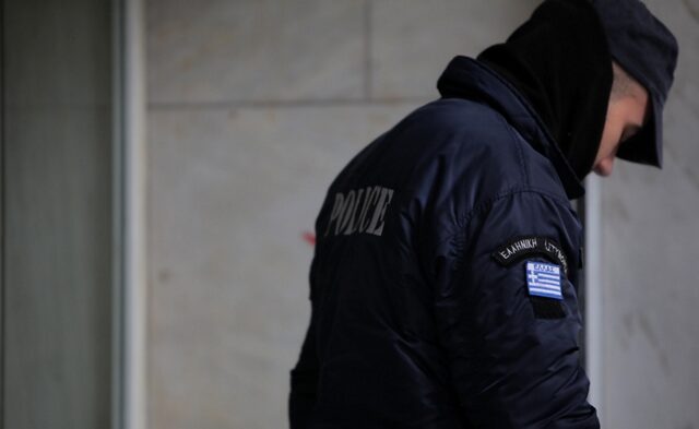Ανθυπαστυνόμος σε διαθεσιμότητα για υπεξαίρεση 400.000 ευρώ