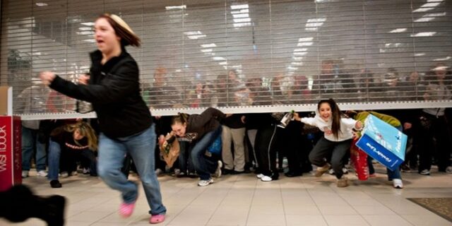 Αντίθετοι με τη Black Friday οι ιδ. υπάλληλοι: ‘Εκμεταλλεύονται καταναλωτές και εργαζόμενους’