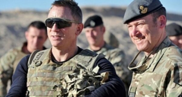 Είδαν τον Τζέιμς Μποντ …φαντάρο!