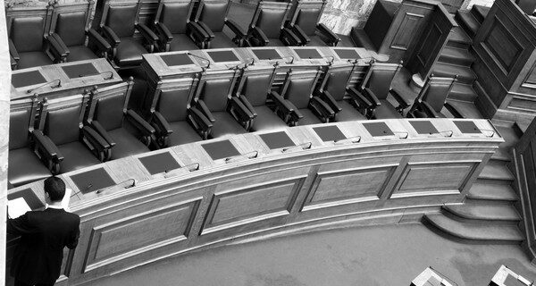 Νέες περικοπές για τους βουλευτές και τους υπαλλήλους της Βουλής