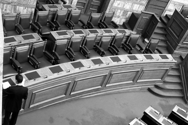 Νέες περικοπές για τους βουλευτές και τους υπαλλήλους της Βουλής