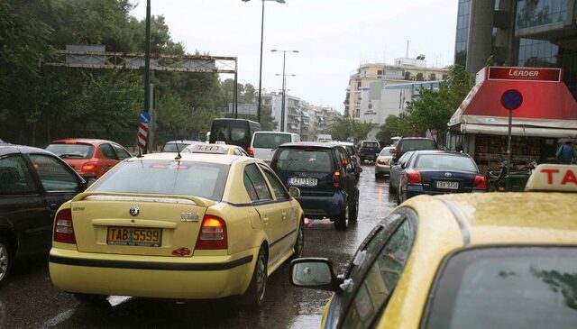 Έντονη βροχόπτωση, προβλήματα στους δρόμους