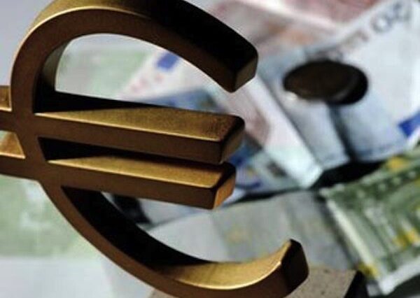 Η ευρωζώνη κινείται προς την αναδιάρθρωση μέρους του ελληνικού δημόσιου χρέους