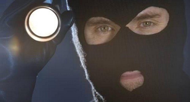 Εισβολή ενόπλων σε σπίτι ηλικιωμένων