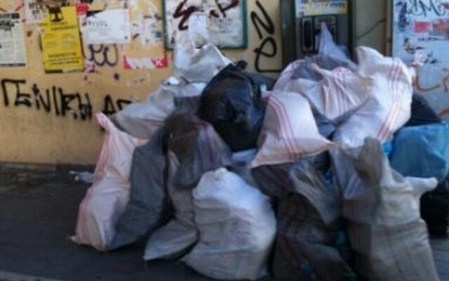 Πεταμένα στο δρόμο προσωπικά στοιχεία φορολογουμένων στην Πάτρα