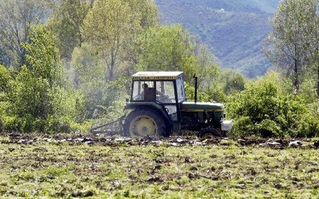 Απότακτος αστυνομικός εξαπατούσε αγρότες στην Αιτωλοακαρνανία