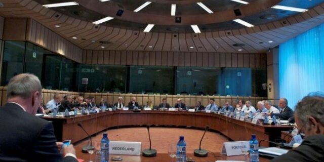 Αναζήτηση λύσης δια… τηλεφώνου για Ελλάδα