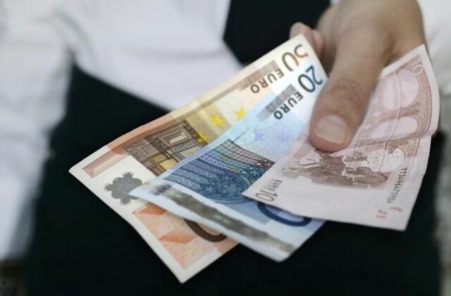 Zeitung: Η Ευρωζώνη προτίθεται να χαρίσει χρήματα στην Ελλάδα