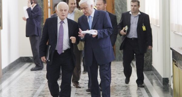 Non paper Μανιτάκη: Μετακινήσεις και όχι απολύσεις
