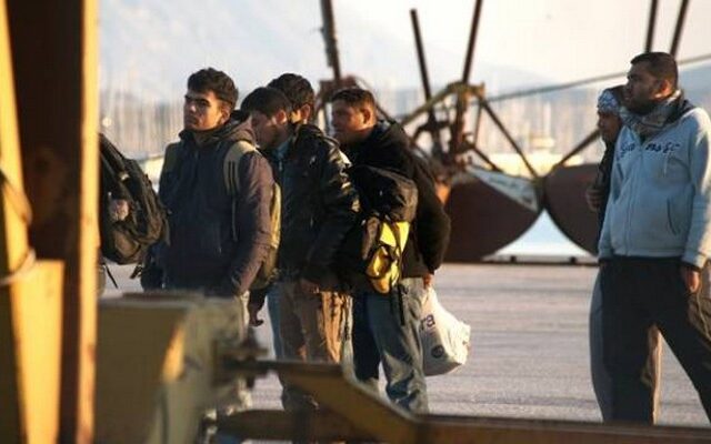 Πετροβόλησαν μετανάστες στη Λέσβο – Στο νοσοκομείο δύο έγκυες