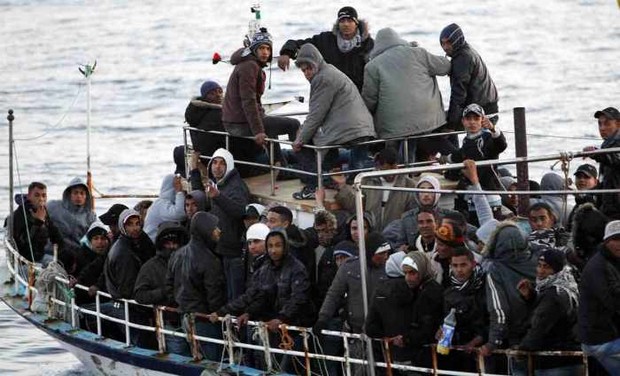 Σκάφος με 94 λαθρομετανάστες στην Πύλο: Συνελήφθησαν οι διακινητές