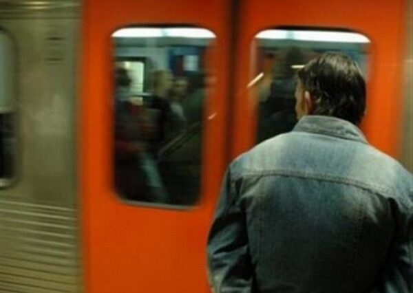 Εξαρθρώθηκε σπείρα που είχε διαπράξει 208 ληστείες και κλοπές σε μετρό και ΗΣΑΠ