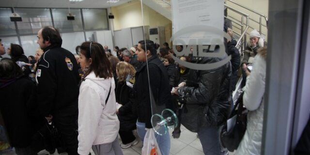 Περισσότεροι δικαιούχοι για το επίδομα μακροχρονίως ανέργου