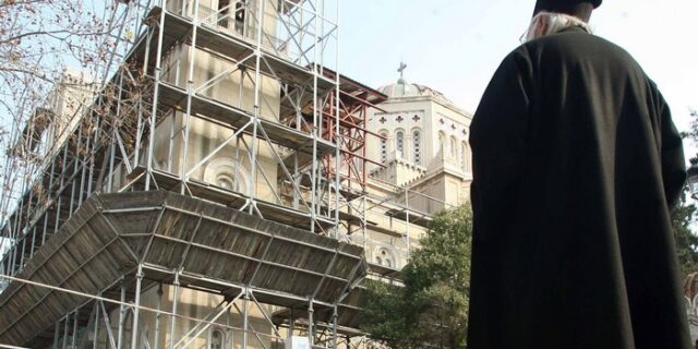 Ιερέας με καταθέσεις 3 εκατομμυρίων ευρώ