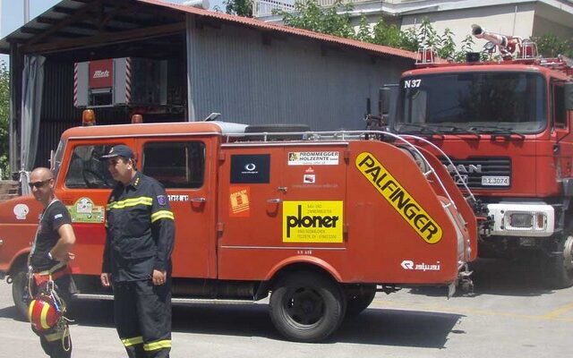 Πυροσβεστικά οχήματα από δωρεές σαπίζουν αχρησιμοποίητα στα Τρίκαλα