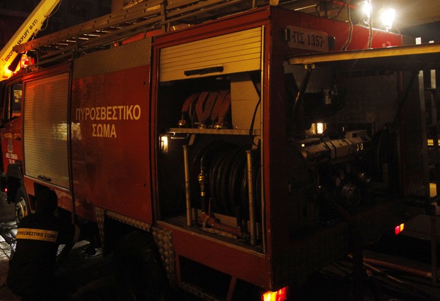 ‘Στο πόδι’ τη νύχτα η Πυροσβεστική για αντλήσεις υδάτων σε Αθήνα και Αίγινα