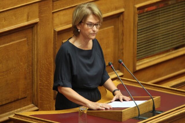 Ρεπούση: Ενισχύετε τη Χρυσή Αυγή, όταν συνωστίζεστε μαζί της