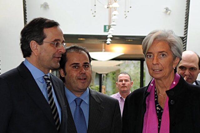 Bloomberg: “Η Ελλάδα χρειάζεται απομείωση και όχι επαναγορά του χρέους”