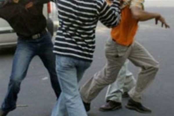 Άγρια συμπλοκή στο Ζαρό – Χρυσαυγίτες χτύπησαν αναρχικούς