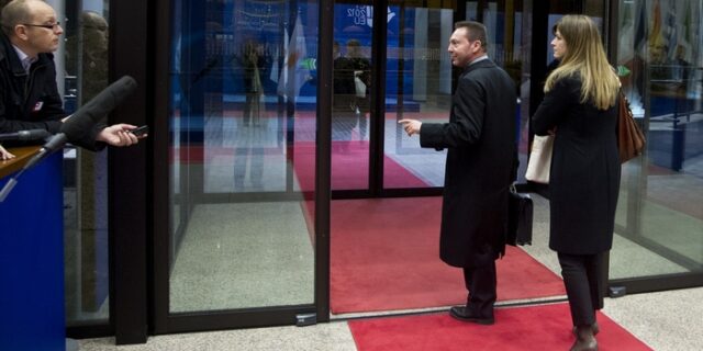 Η σύγκρουση ΔΝΤ – Βρυξελλών και το θρίλερ με τη δόση για Ελλάδα