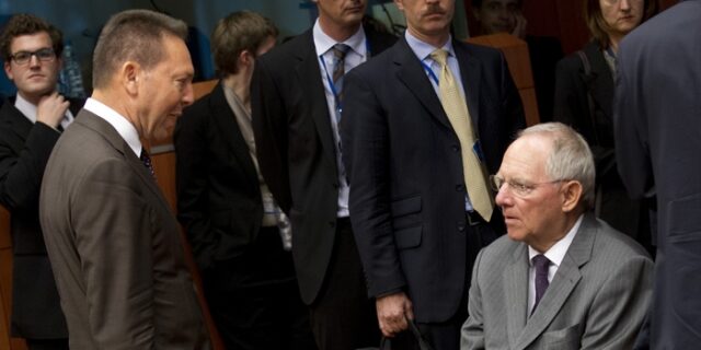 Υπουργός της χρονιάς ο Σόιμπλε – Τρίτος απ’ το τέλος ο Στουρνάρας