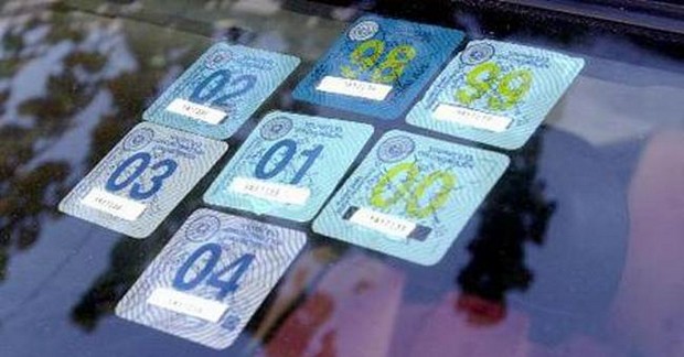 Ανοιχτή πληγή η κατάθεση πινακίδων. Έρχεται η “λυπητερή” των τελών κυκλοφορίας