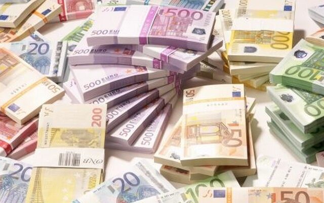 Τραπεζικός υπάλληλος “σήκωσε” 650.000 ευρώ από λογαριασμούς πελατών