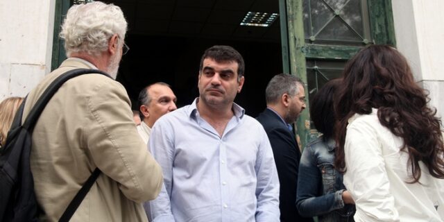 Μήνυση κατά Βαξεβάνη από τη σύζυγο του Γ. Στουρνάρα