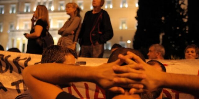 Economist: Αναγκαία η περαιτέρω μείωση του χρέους της Ελλάδας