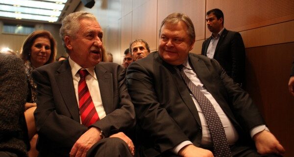 Παραίτηση Μπίστη. Στο αέρα το Φόρουμ διαλόγου ΠΑΣΟΚ- ΔΗΜΑΡ