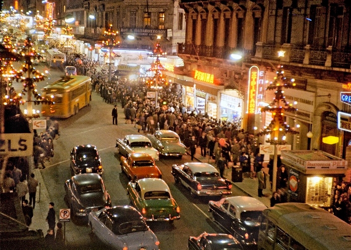 Αθήνα, Χριστούγεννα 1960: Η φωτογραφία που κάνει το γύρο του Διαδικτύου