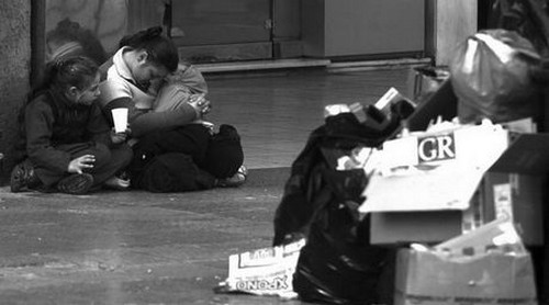 Απαισιοδοξία για το μέλλον από Έλληνες και Ισπανούς λόγω της κακής οικονομικής κατάστασης