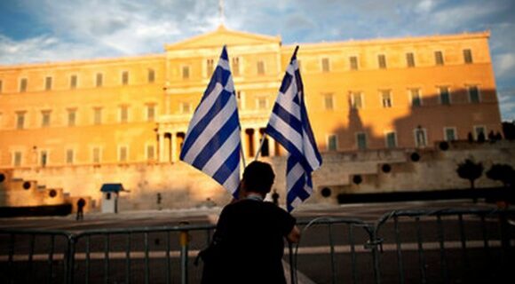 Alpha Bank: Ενισχύονται οι ενδείξεις ότι άρχισε η αναδιάρθρωση της οικονομίας